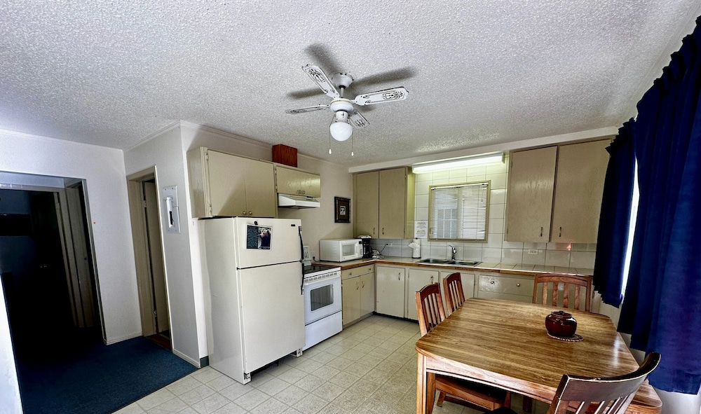 Whale s Tail Guest Suites 10/33