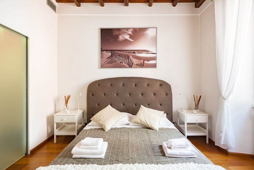 The Hide Trastevere 2/17