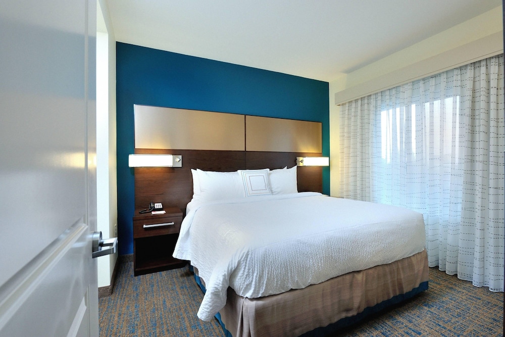 جناح بسرير كينج بغرفة نوم واحدة مع أريكة، RESIDENCE INN HOUSTON TOMBALL 2/7