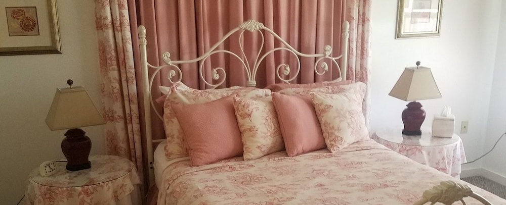 Camelot Restaurant Inn 26/50