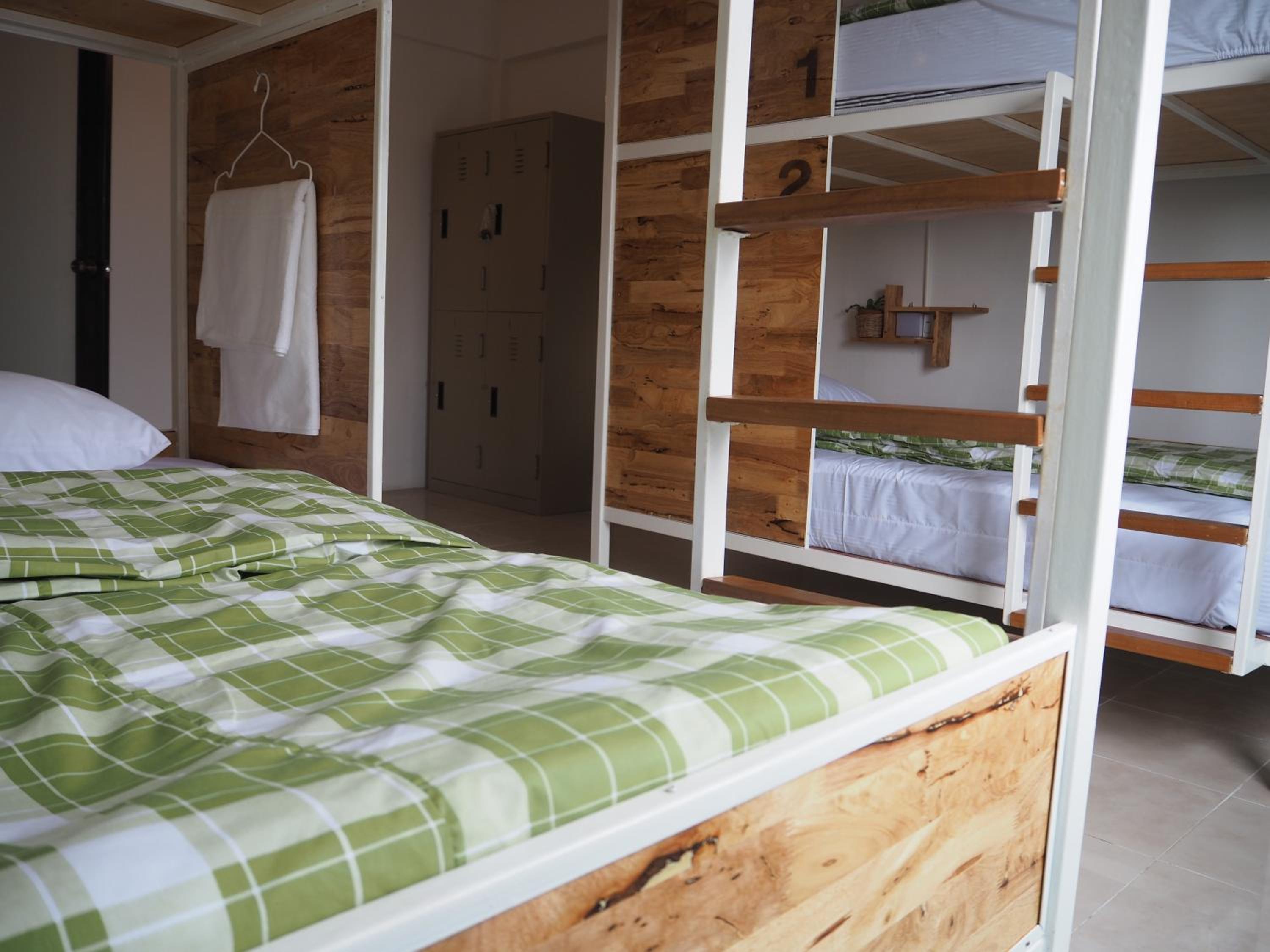 Green Sleep Hostel 48/68