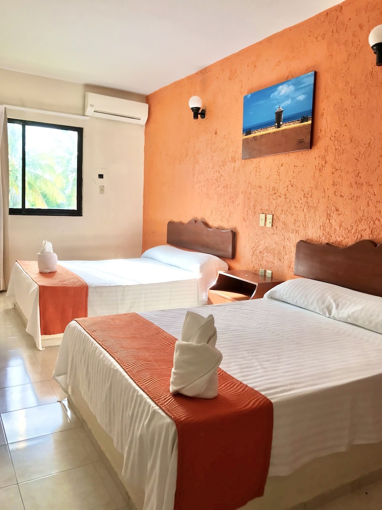 Uxulkah Hotel 16/60
