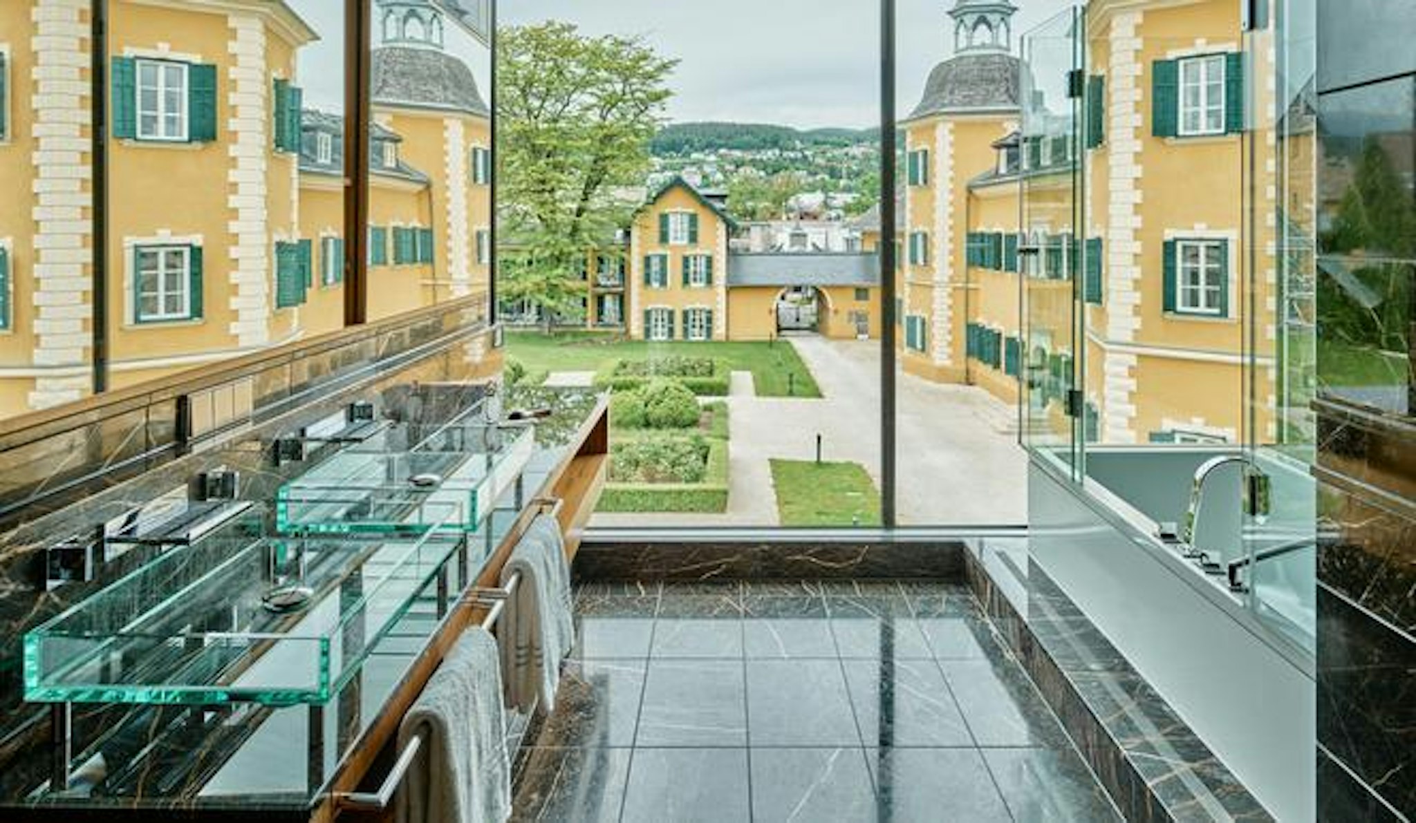 FALKENSTEINER SCHLOSSHOTEL VELDEN 46/83