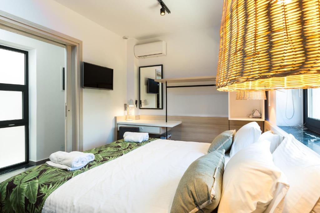 2 Bedrooms, Suite, Swim Up Poolterrace