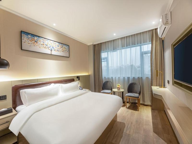 DELUXE, DOUBLE BED