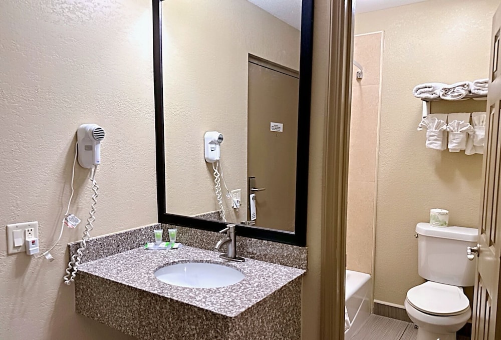 Travel Inn and Suites Flemington 48/50