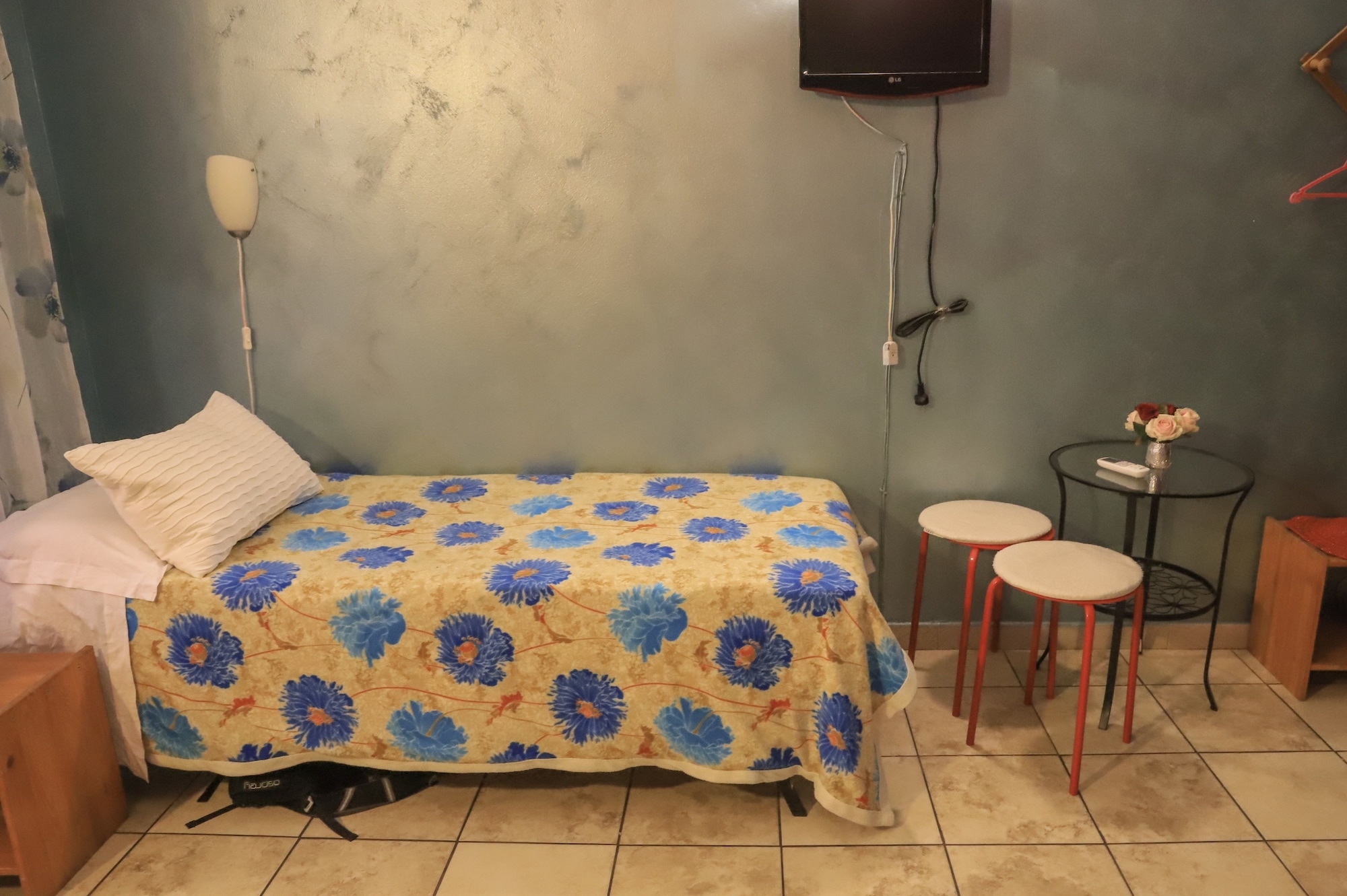 MIXED DORM, PRIVATE BATHROOM