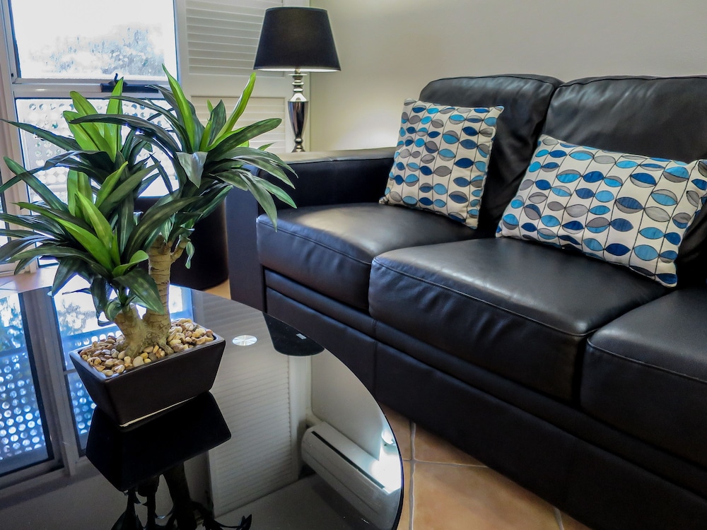 Marlin Waters Beachfront Apartments 75/100