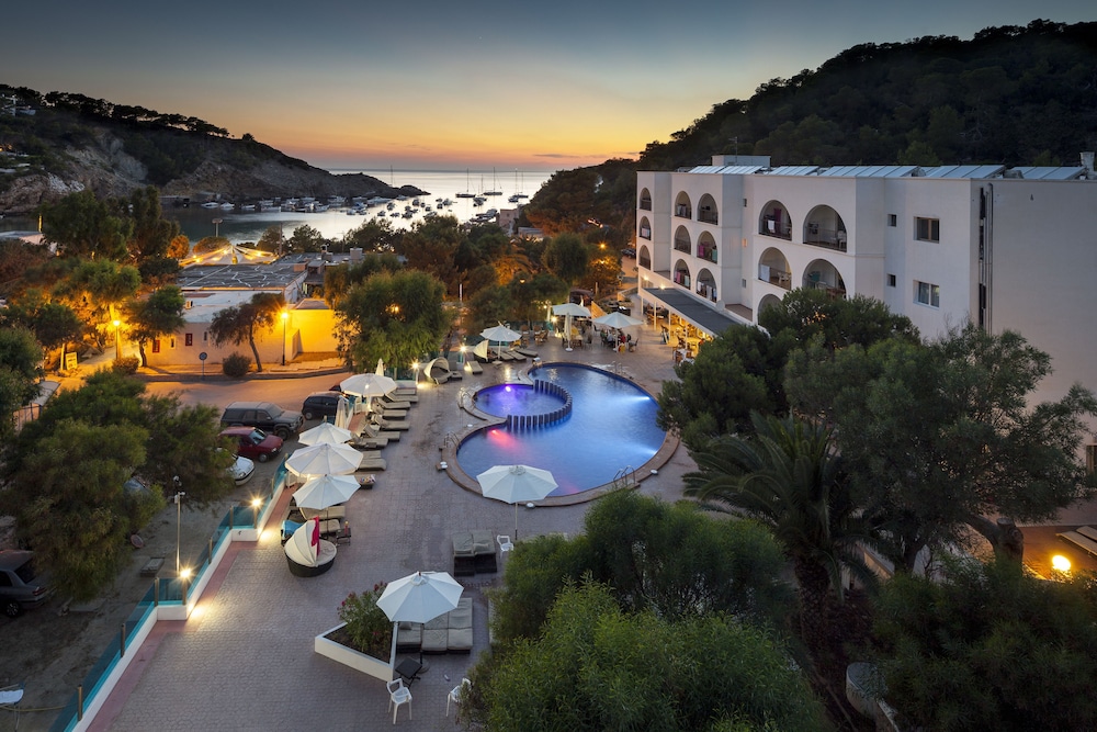 Aparthotel Puerto Cala Vadella 23/32