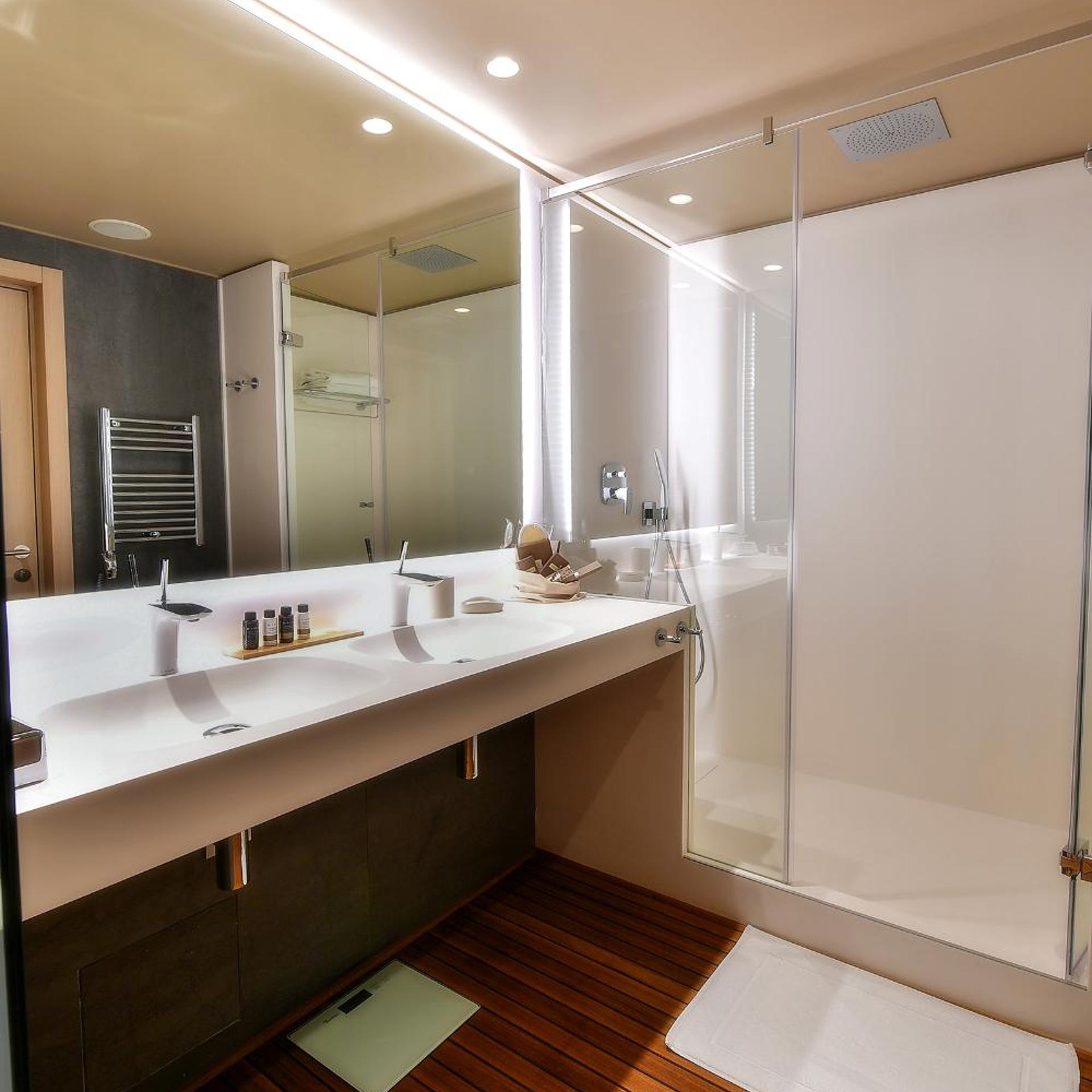 Suite, Partial Lake View