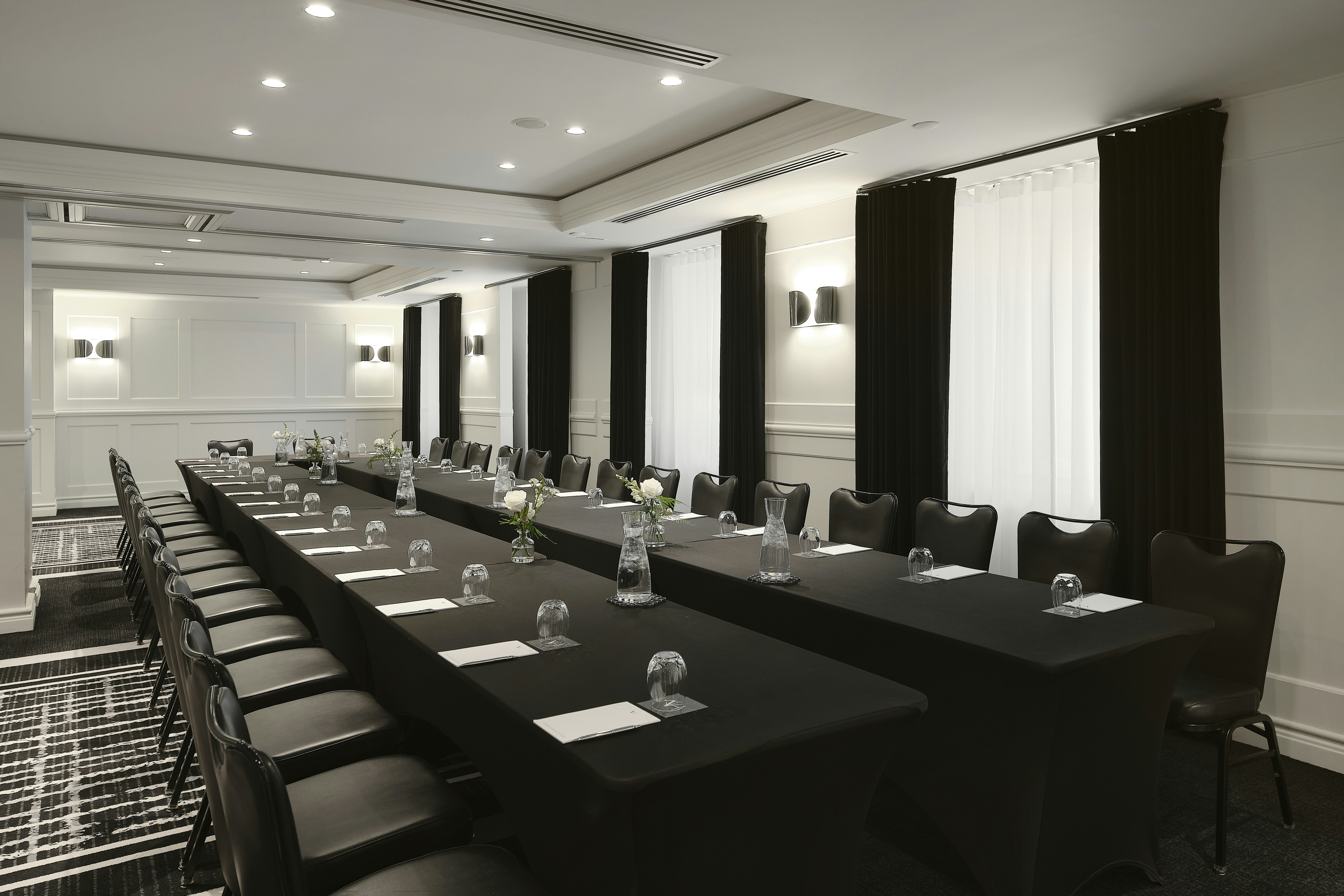 Vogue Hotel Montreal Downtown, Curio Collection by Hilton 46/50
