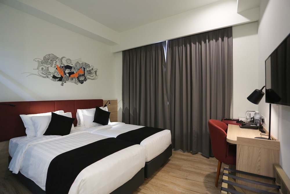 DELUXE, TWIN BEDS