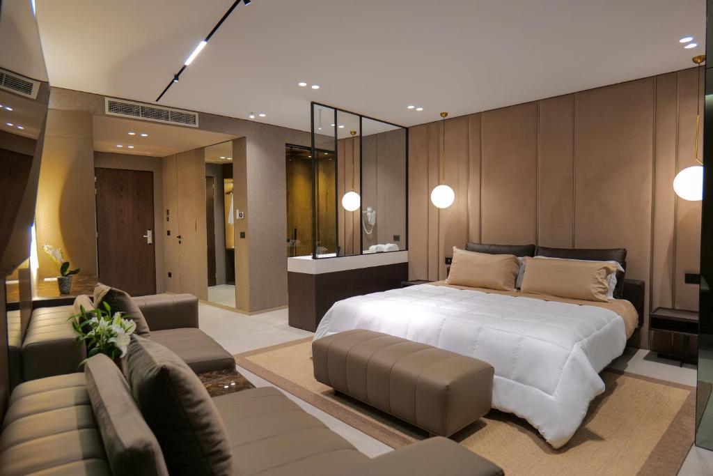 Superior, Suite, Lateral Side Sea View