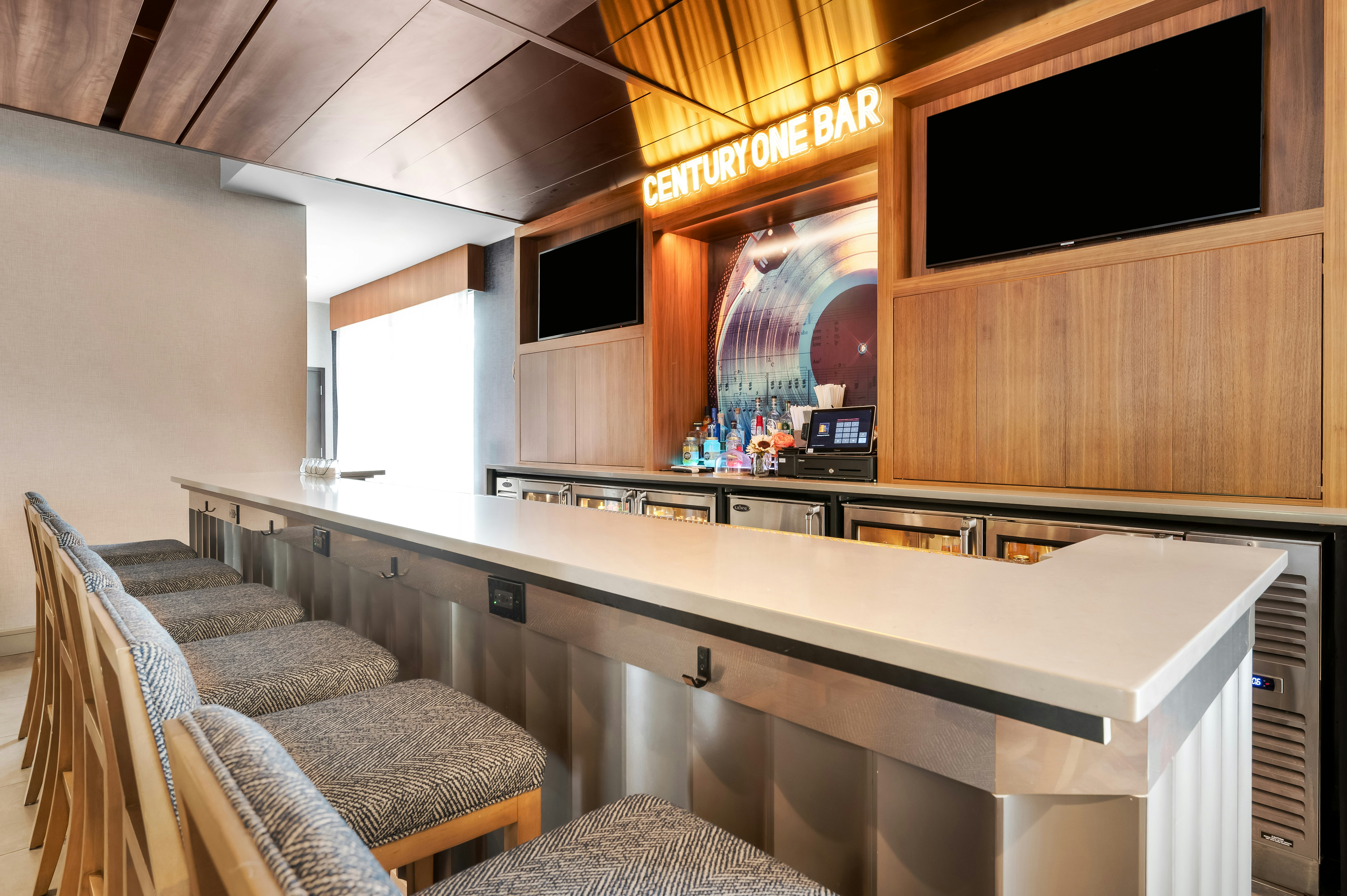 Hampton Inn By Hilton Nashville Airport Century Place 35/42