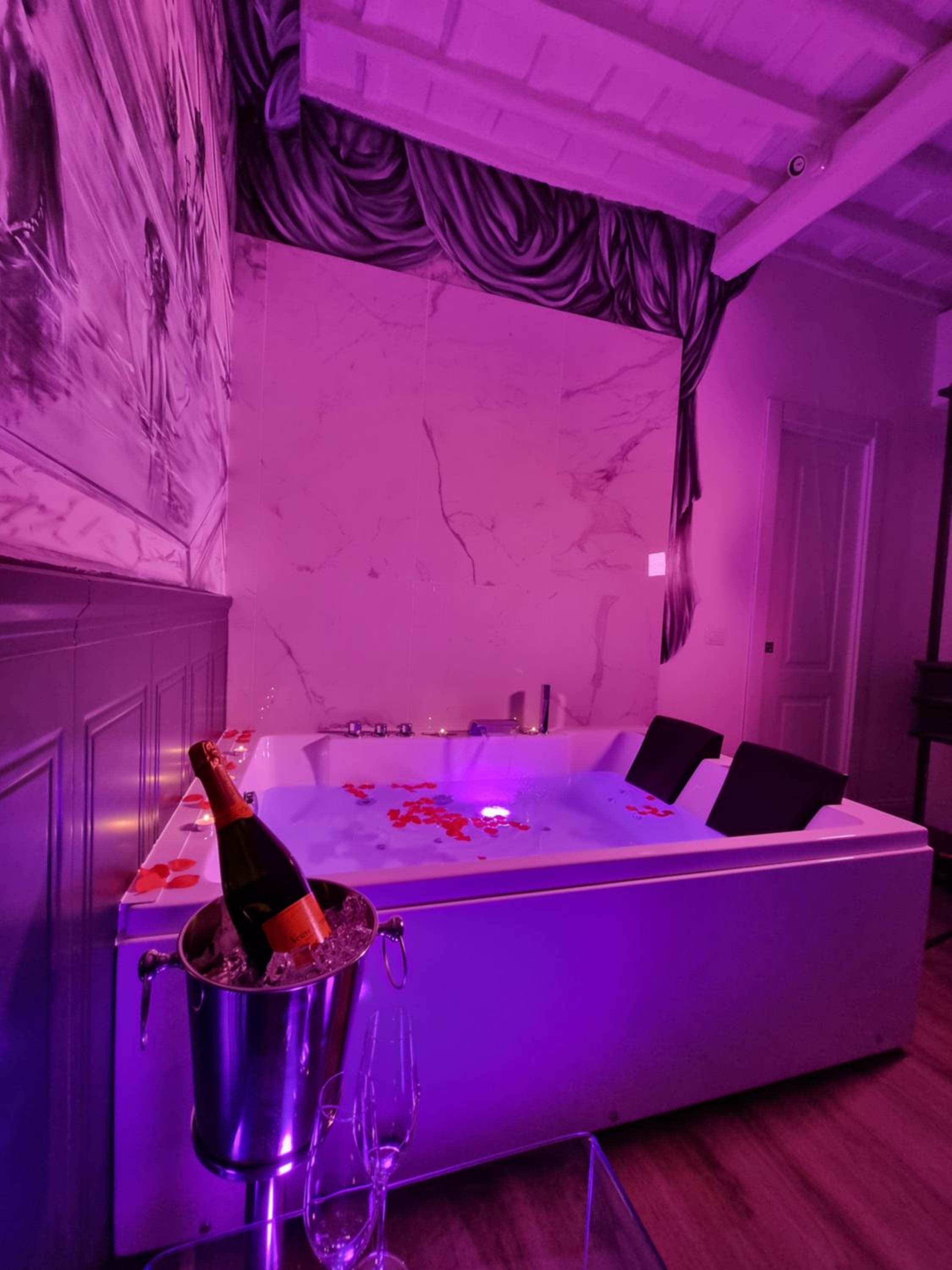 Mirror Suite Roma Jacuzzi Colosseo Monti 9/13
