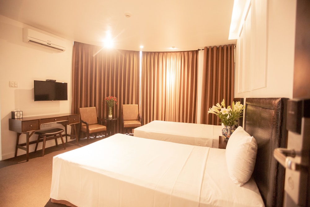 SUITE, TWIN BEDS