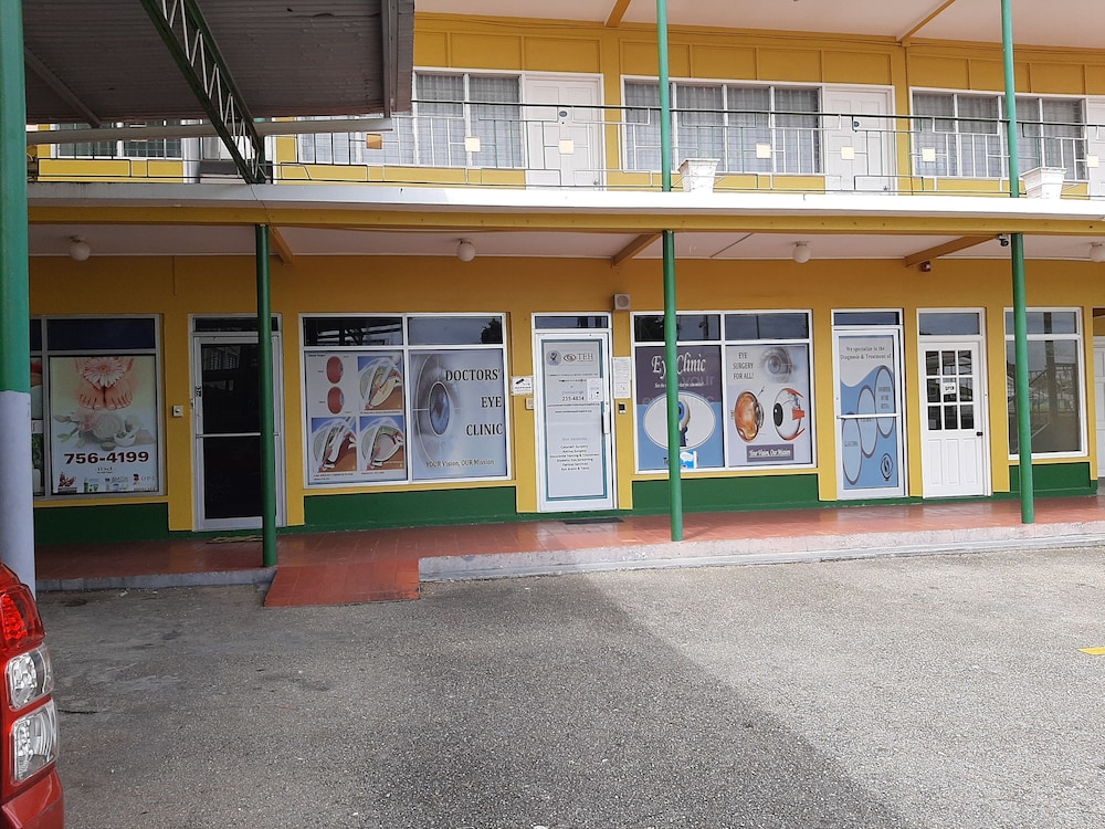 Royal Palm Suite Hotel 38/40