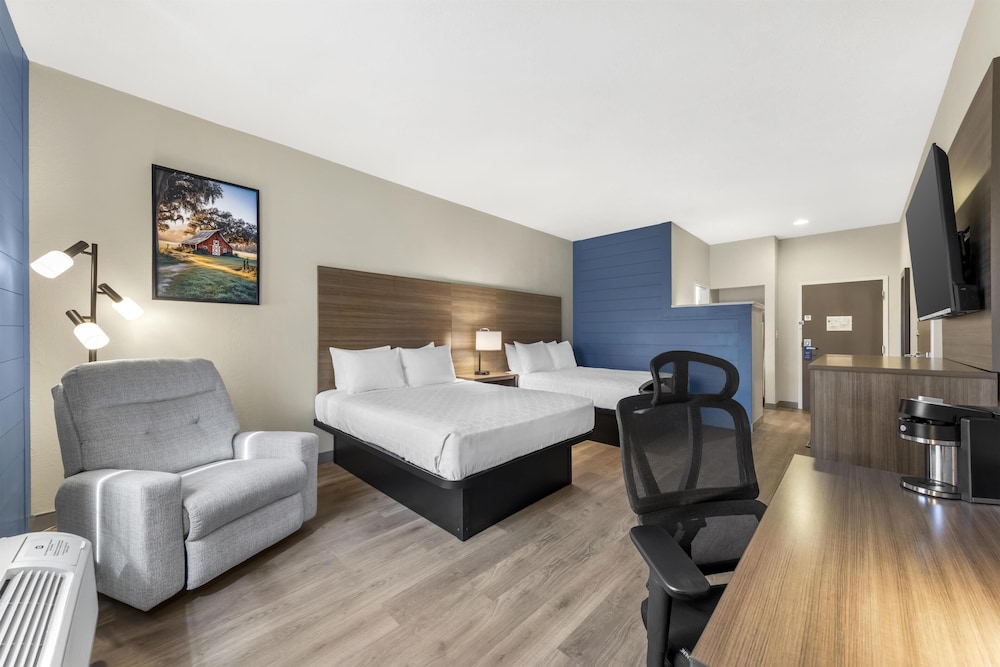 غرفة قياسية بسريرين كوين، Best Western Plus Revere Inn & Suites 2/10