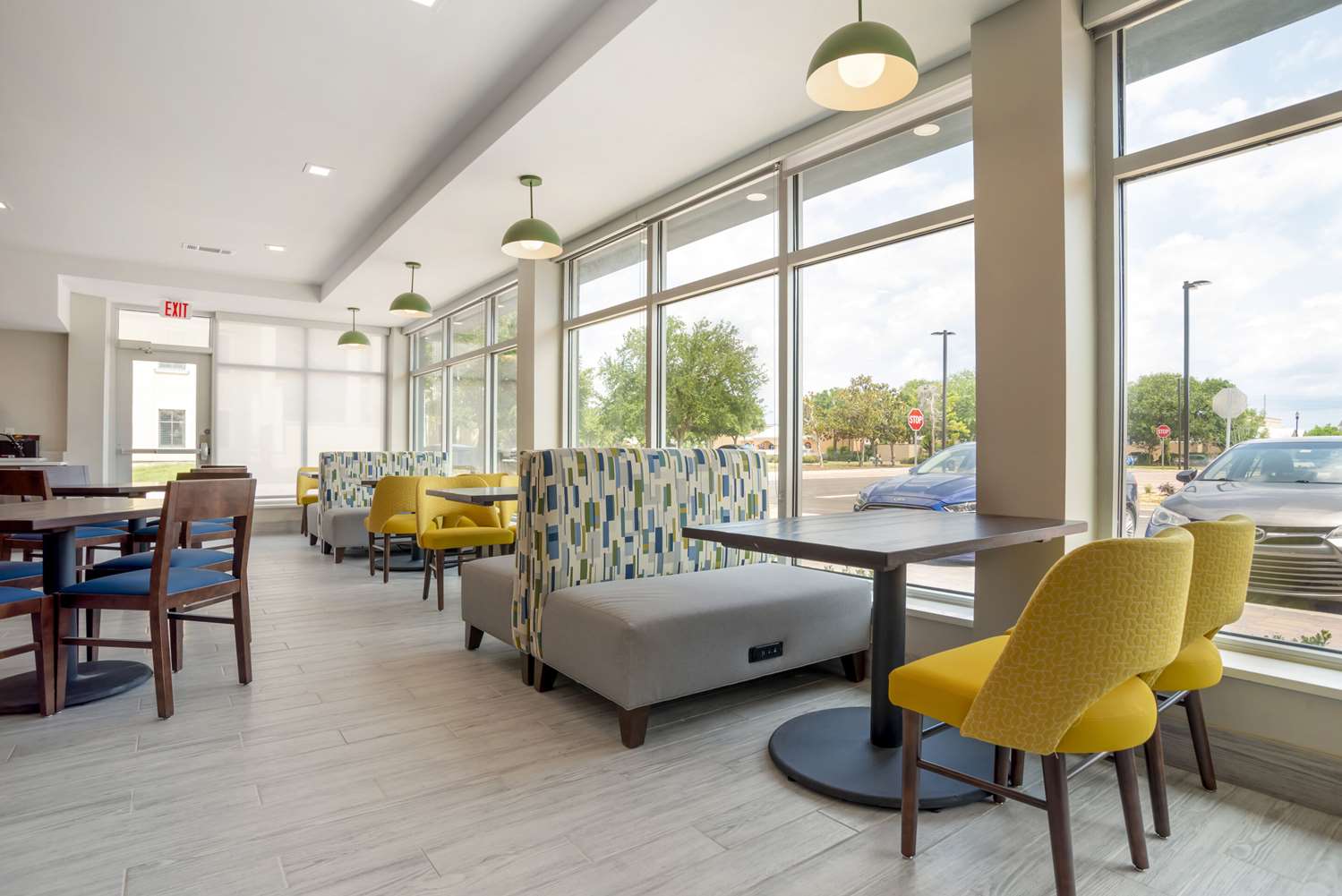 Comfort Inn and Suites Destin Near Henderson Beach 21/28