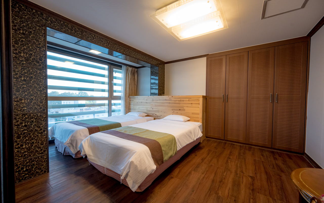 Excellent, Suite, 2 King Beds, Ocean View, Top Floor