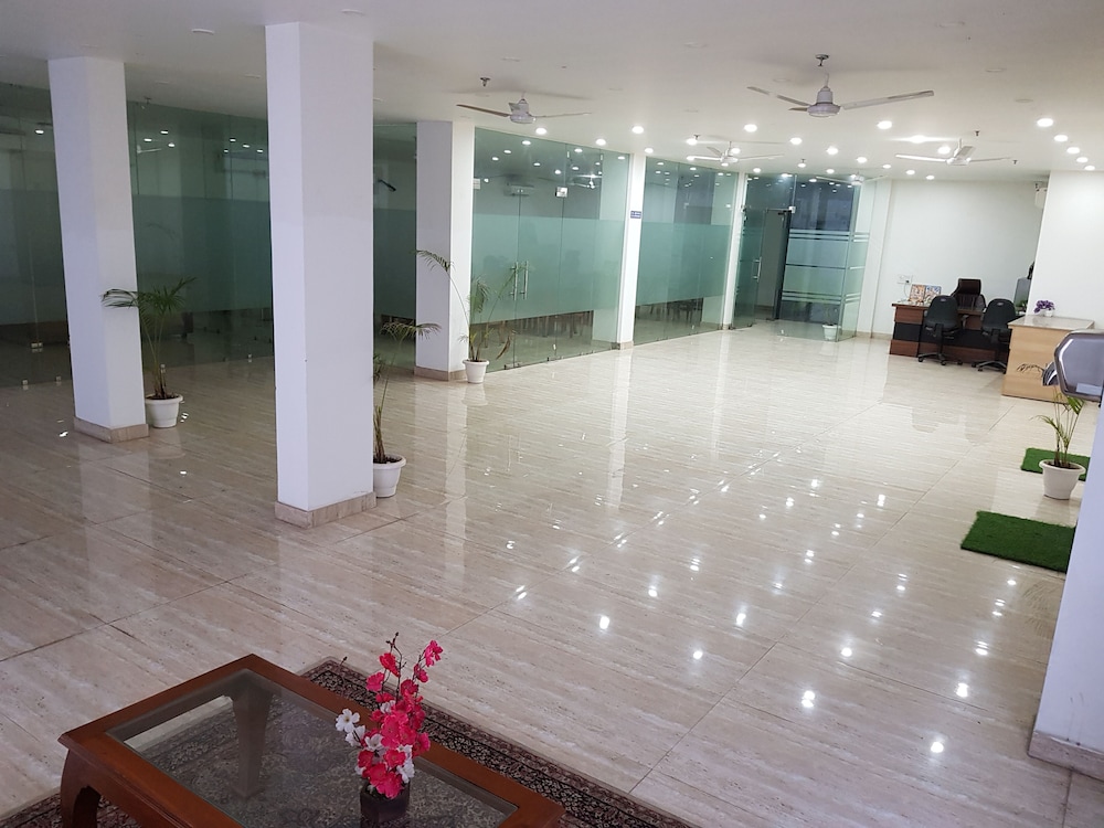 BlueNeck Sec 47 Near Medanta - The Medicity Gurugram 28/43