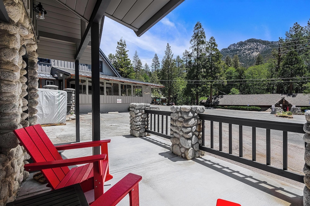 The Grand Idyllwild Lodge 25/50