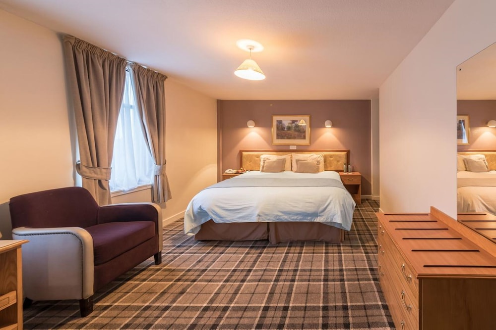 PENTLAND HOTEL 16/50
