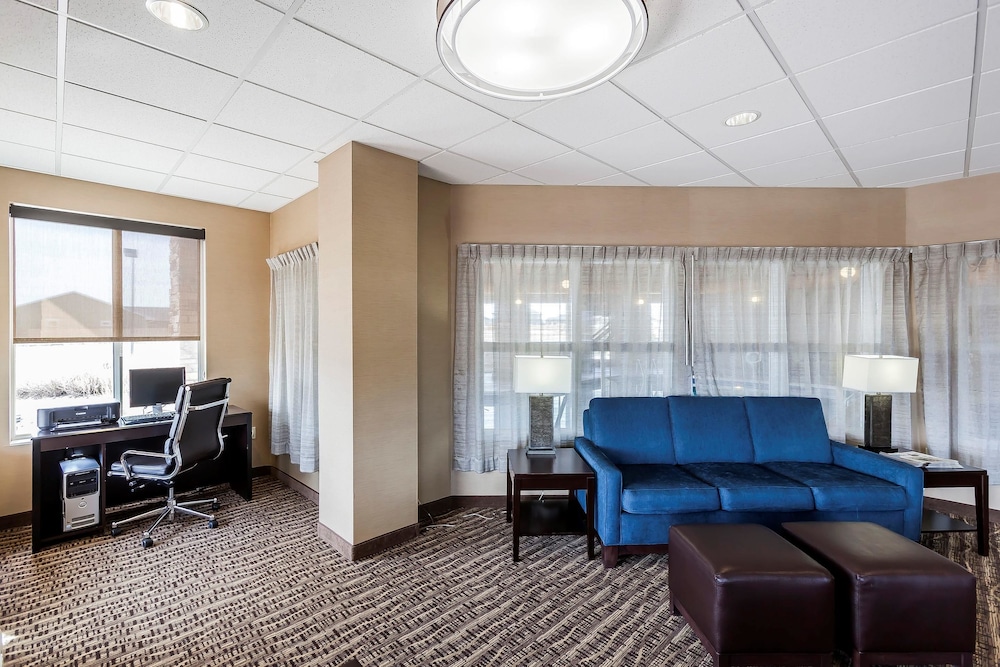 Comfort Inn & Suites Near University Of Wyoming 30/40