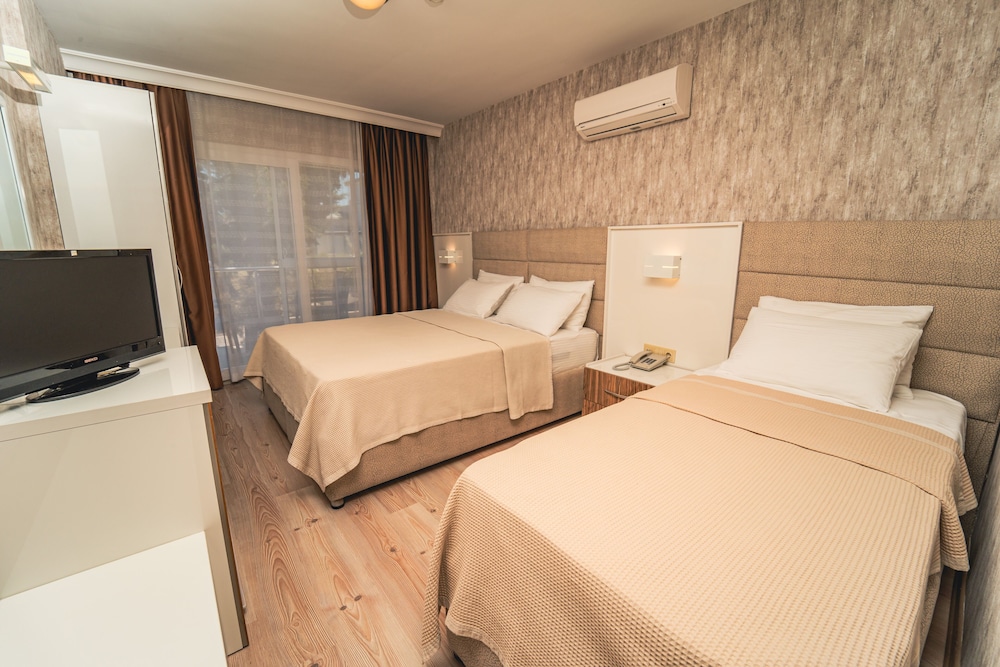 Twins Hotel 14/45