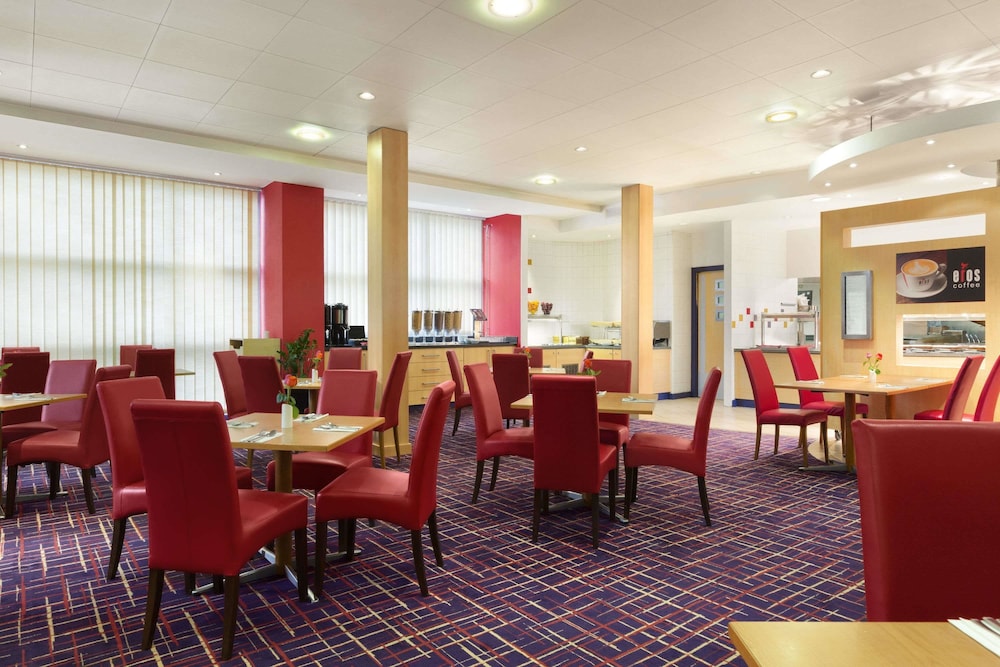 Ramada by Wyndham London North M1 28/40