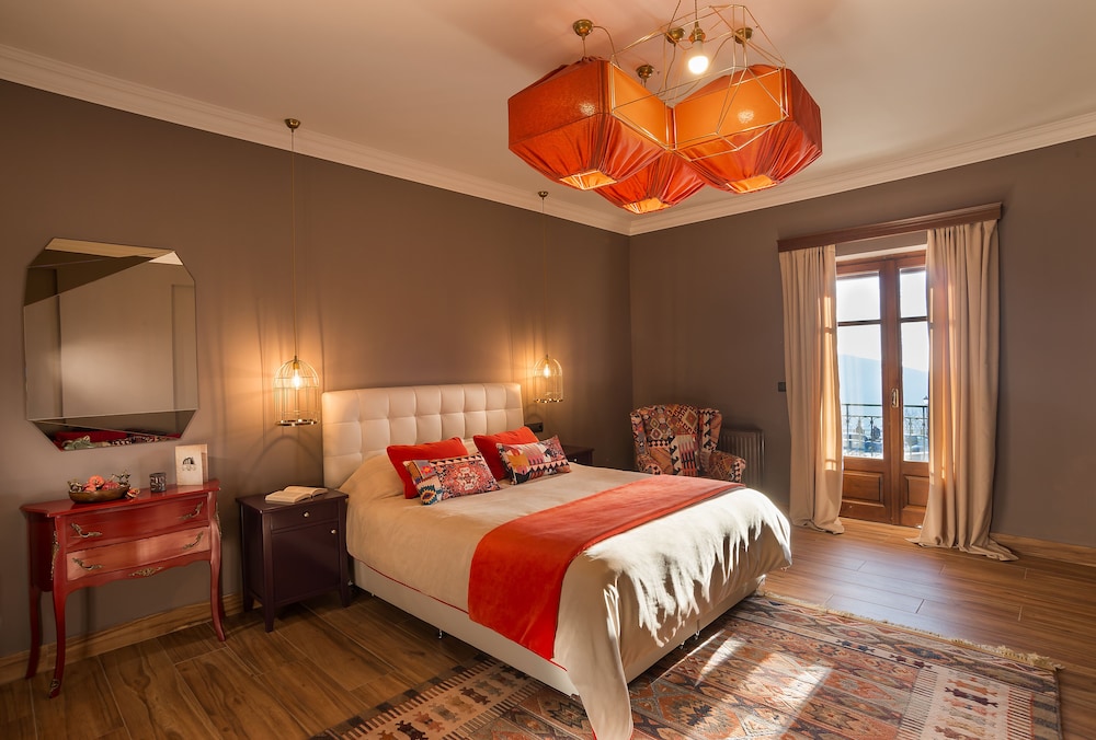 Superior, Queen Bed