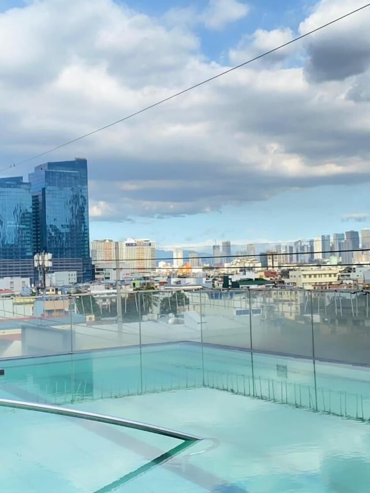 Jade Hotel Suites 49/66