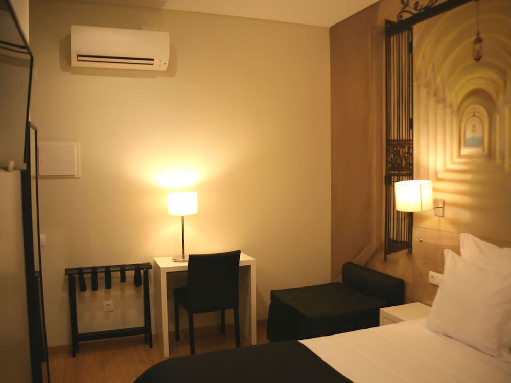 Lisbon Style Guesthouse 7/16