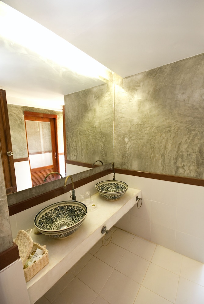Koh Talu Island Resort 67/68