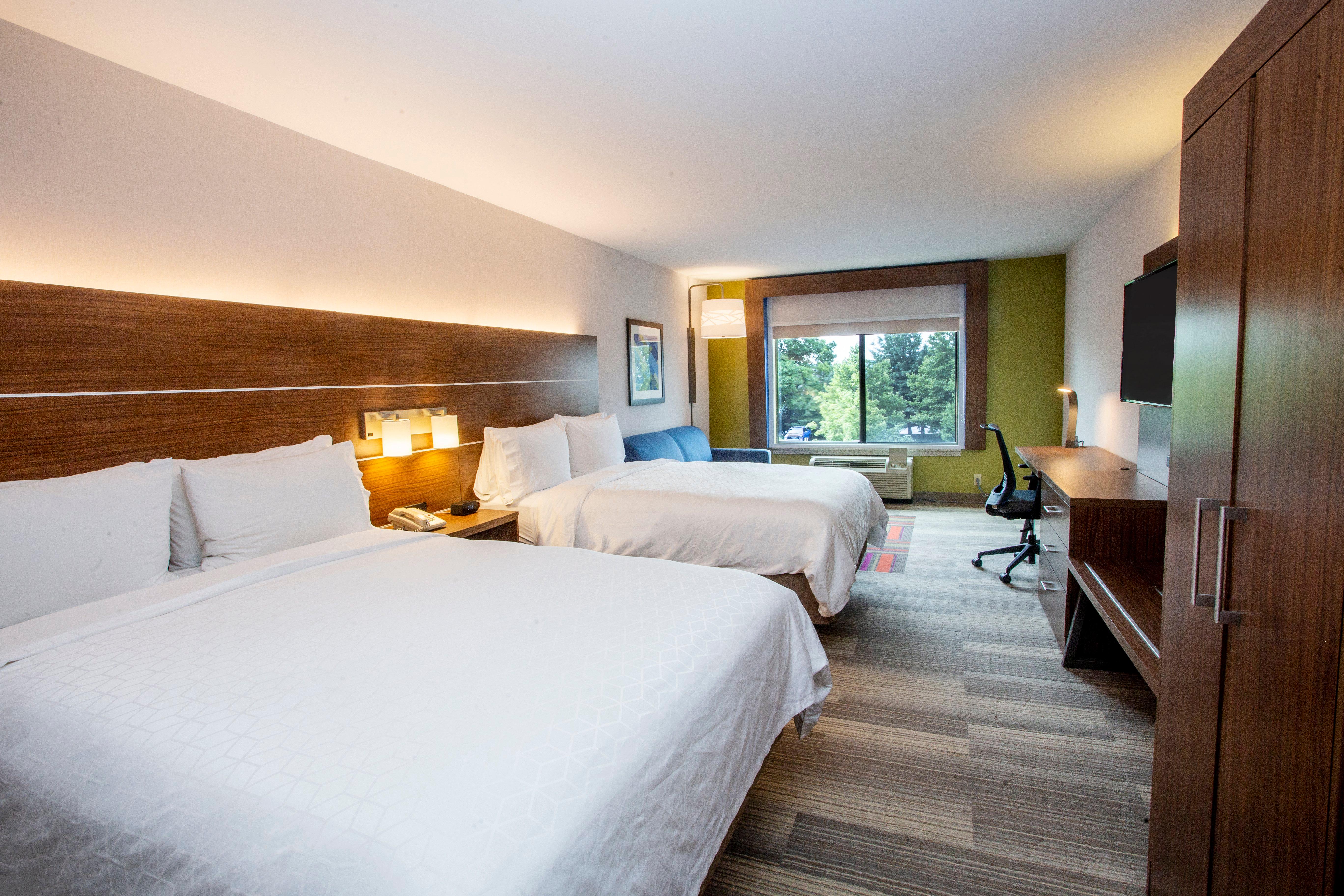 Suite, 2 Queen Beds, Sofa, Accessible