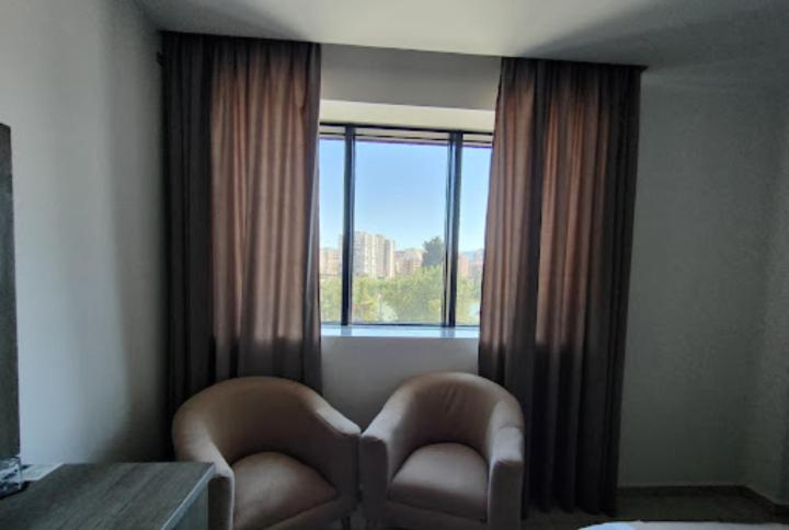 Hotel du Lac 8/13