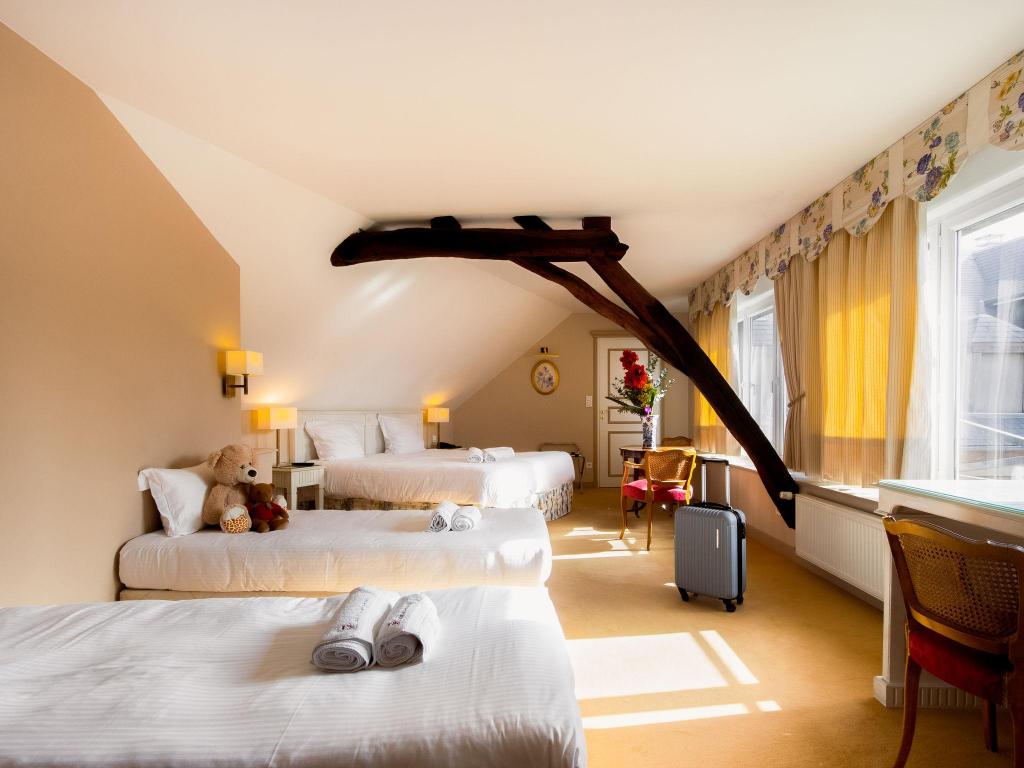FAMILY, DOUBLE AND TWIN BEDS
