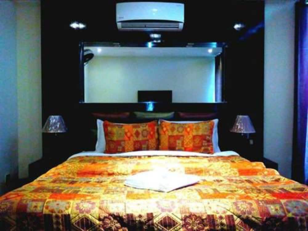 Bling International Hotel Multan 20/24
