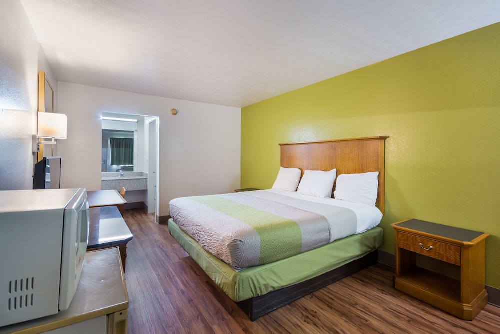Motel6 Parkersburg, WV 16/39