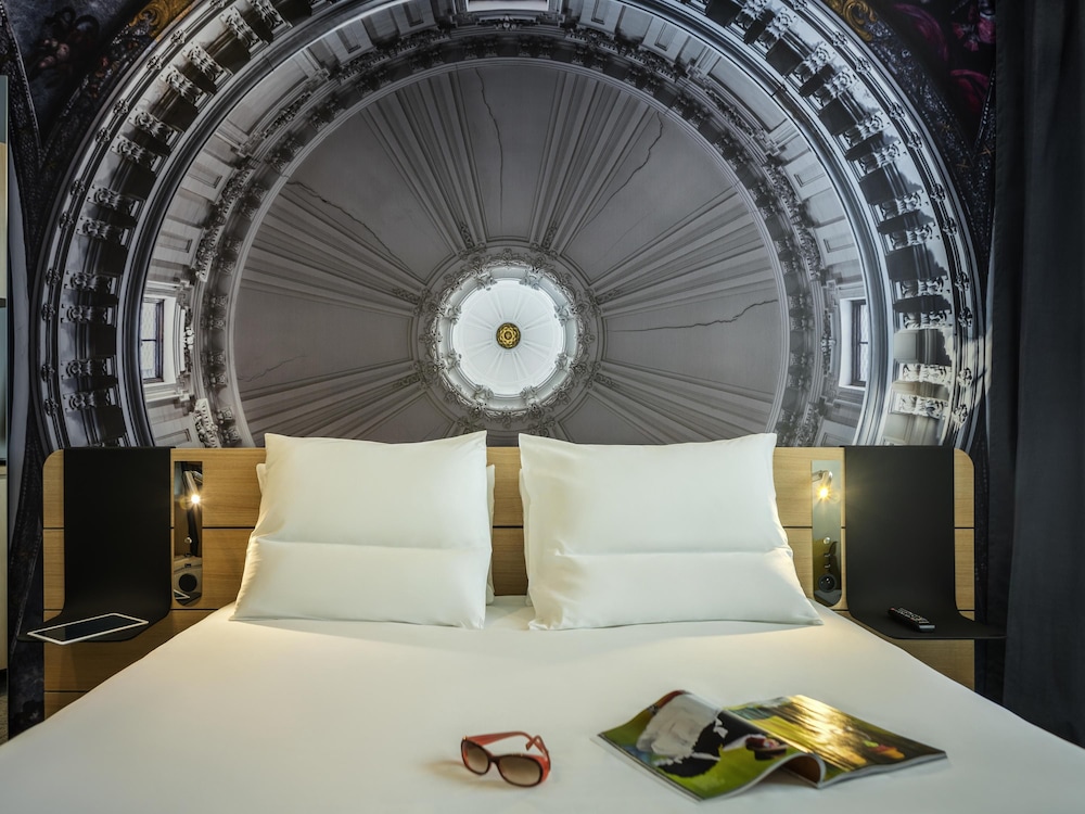 NOVOTEL BELLEVILLE PARIS 20 7/69