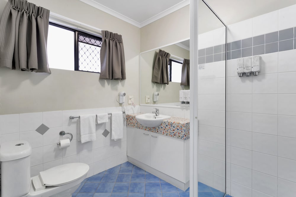 MACKAY RESORT MOTEL 28/65
