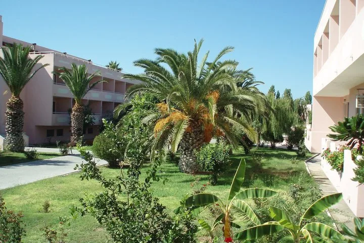 ROSELANDS HOTEL BUNGALOWS 33/43