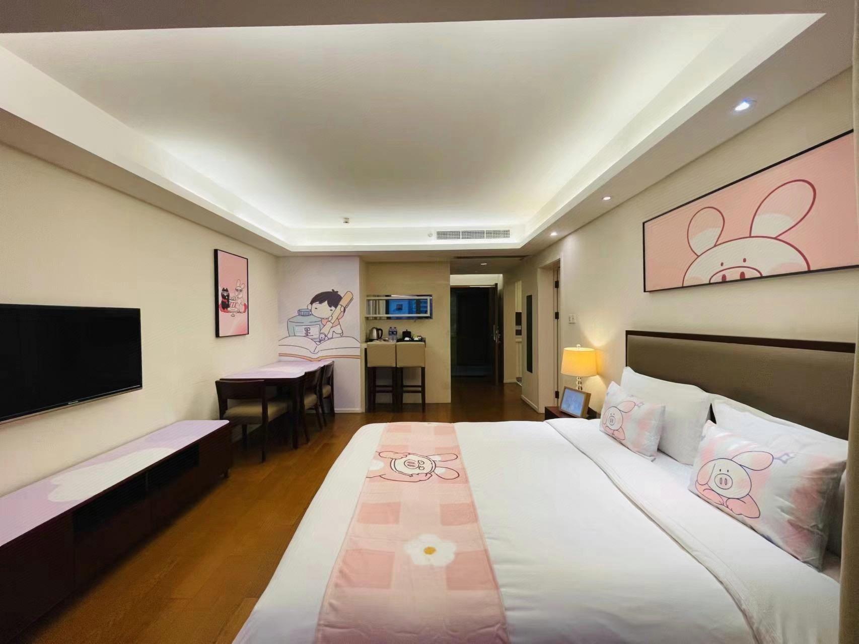 Parent Child Suite, Family