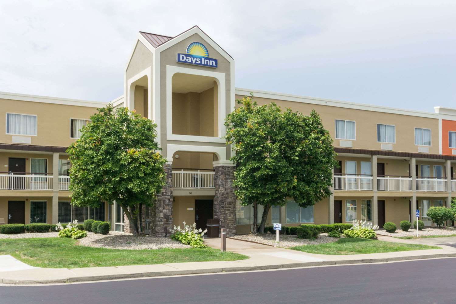 Days Inn by Wyndham Florence Cincinnati Area 2/17
