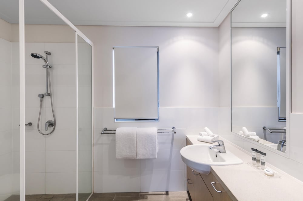 Oaks Broome Hotel 46/48