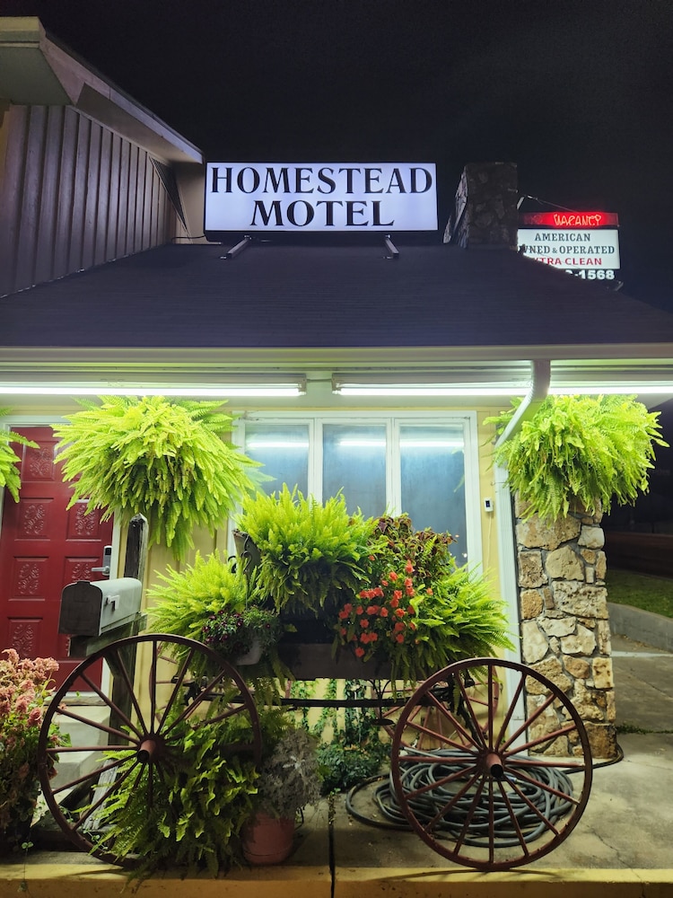 Homestead Motel 3/44