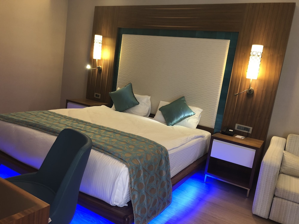 Ramada Hotel and Suites by Wyndham Kusadasi 21/47