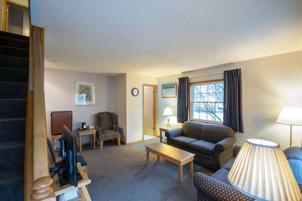 Adirondack Retreat Inn and Suites 30/36