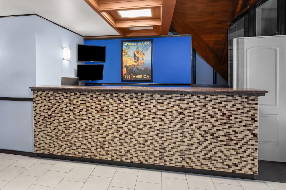 Travelodge By Wyndham Milwaukee 7/50