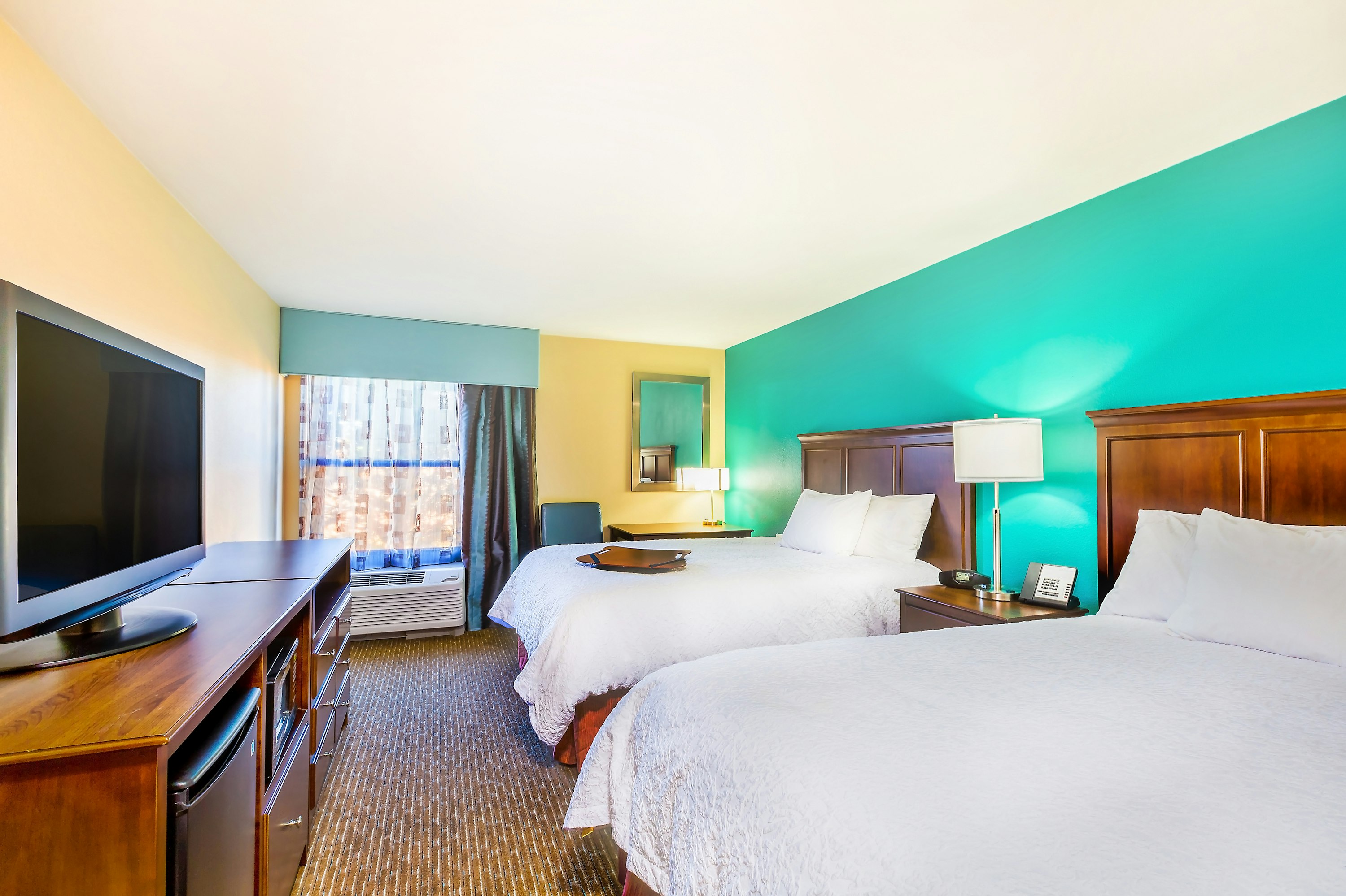 ROOM, QUEEN BED, ACCESSIBLE